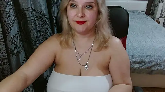 Snapshot of Boolochka chatting on April 22, 7:26 pm Boolochka online show from April 22, 7:26 pm