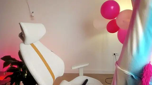 Snapshot of Pokemeboy chatting on February 28, 5:15 pm Pokemeboy online show from February 28, 5:15 pm