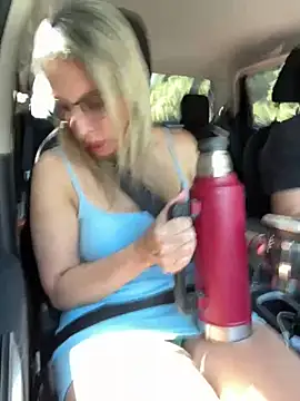 Gatitacarlita online show from December 18, 5:52 pm