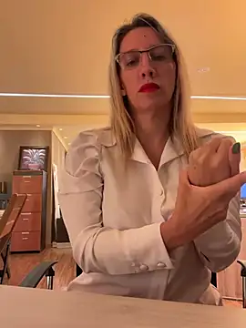 Gatitacarlita online show from February 14, 8:05 pm