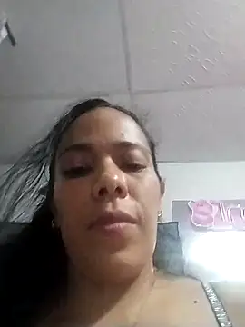 Snapshot of Bootycallhot chatting on February 5, 2:49 am Bootycallhot online show from February 5, 2:49 am