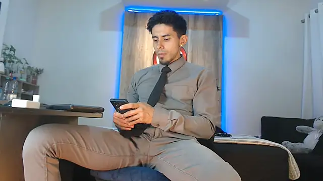 Andrew 4  online show from November 16, 8:31 am