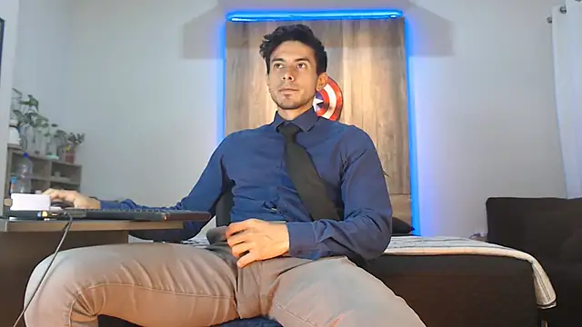 Andrew 4  online show from November 29, 2:25 am