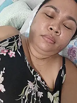 Snapshot of XXLorie_02 chatting on June 2, 7:38 pm XXLorie 02 online show from June 2, 7:38 pm
