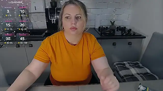 erikaerika online show from February 9, 8:18 am