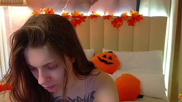 Eille Elfie online show from October 23, 4:45 am