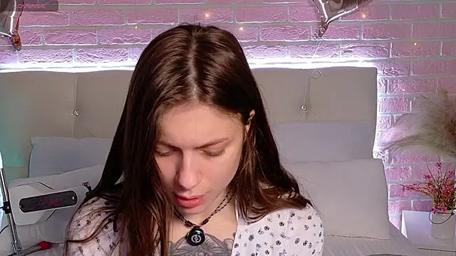 Eille Elfie online show from November 20, 4:45 am