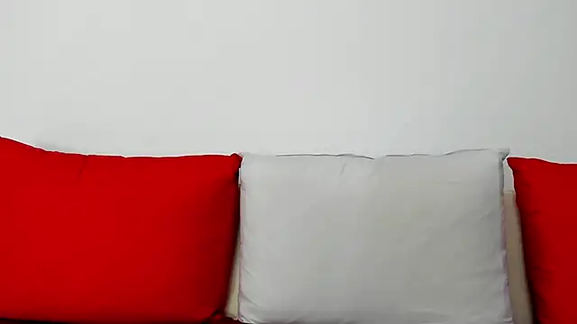 Snapshot of cute_angel95 chatting on February 6, 9:28 pm cute angel95 online show from February 6, 9:28 pm