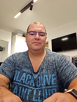 Andrew1900529 online show from October 26, 7:20 pm