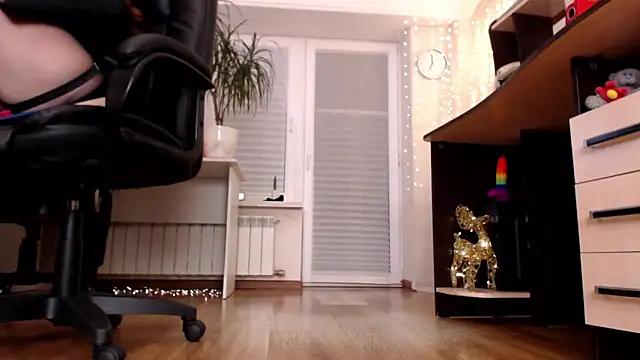 CassieDonald online show from February 9, 4:00 pm