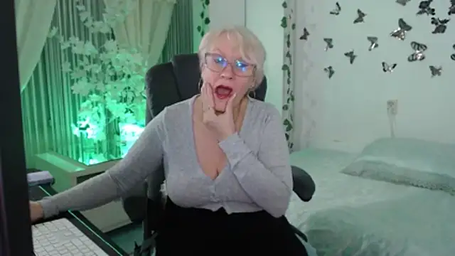 Ghertrude52 online show from February 18, 4:52 am