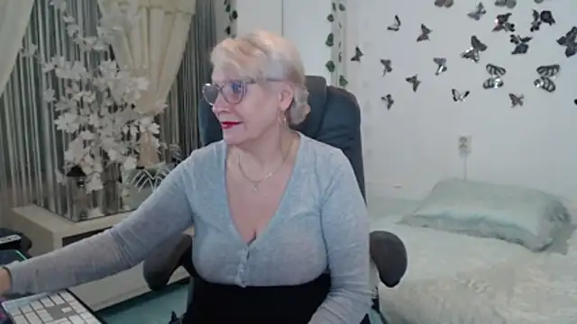 Ghertrude52 online show from February 21, 5:19 am