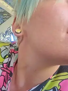 Snapshot of PinkTheHawk chatting on January 12, 11:26 pm PinkTheHawk online show from January 12, 11:26 pm