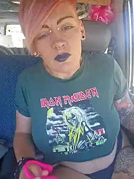 Snapshot of PinkTheHawk chatting on January 14, 11:27 pm PinkTheHawk online show from January 14, 11:27 pm