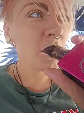 Snapshot of PinkTheHawk chatting on January 23, 10:22 pm PinkTheHawk online show from January 23, 10:22 pm