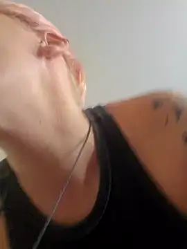 Snapshot of PinkTheHawk chatting on January 26, 10:13 pm PinkTheHawk online show from January 26, 10:13 pm