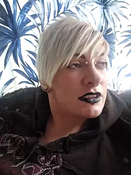 Snapshot of PinkTheHawk chatting on February 12, 7:13 am PinkTheHawk online show from February 12, 7:13 am