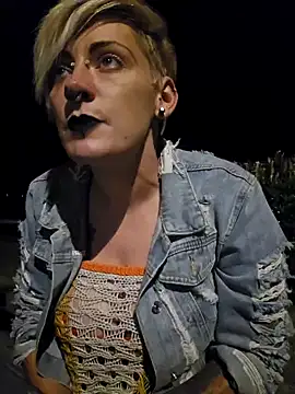 Snapshot of PinkTheHawk chatting on February 20, 8:39 am PinkTheHawk online show from February 20, 8:39 am