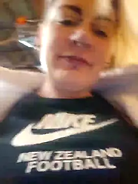 Snapshot of PinkTheHawk chatting on October 5, 4:55 am PinkTheHawk online show from October 5, 4:55 am