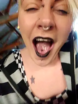 PinkTheHawk online show from December 16, 9:14 am