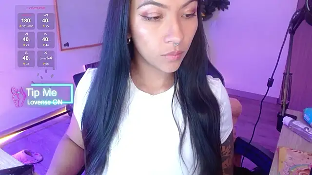 Snapshot of karlavittar chatting on February 1, 8:13 am karlavittar online show from February 1, 8:13 am