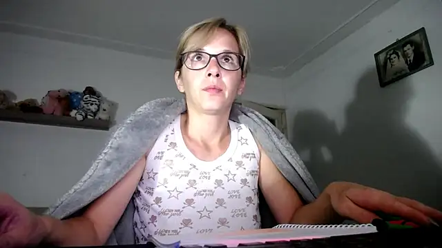 SexxyLety online show from September 28, 7:30 pm