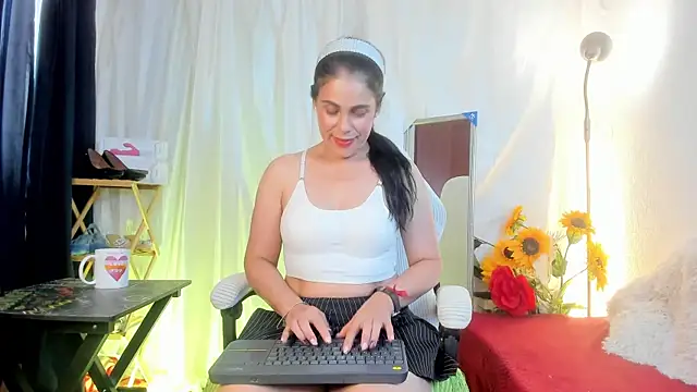 Snapshot of girasol_walton chatting on April 24, 2:30 pm girasol walton online show from April 24, 2:30 pm