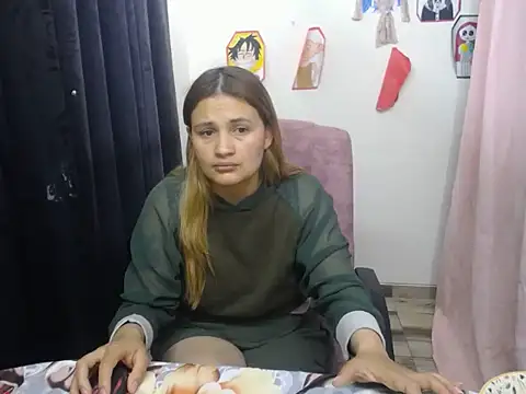 Snapshot of Mia_davis01 chatting on May 28, 5:49 am Mia davis01 online show from May 28, 5:49 am