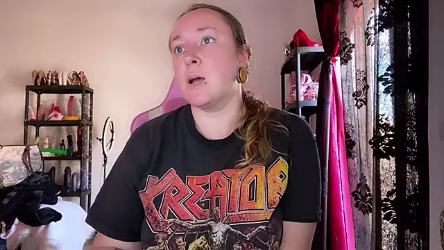 kisicaxx online show from February 25, 2:16 pm