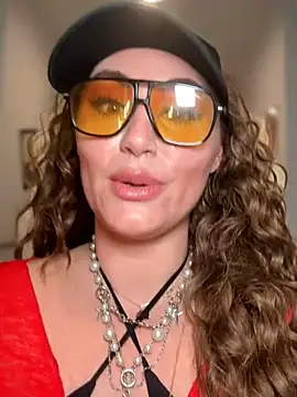 lovely beast online show from February 25, 10:19 pm