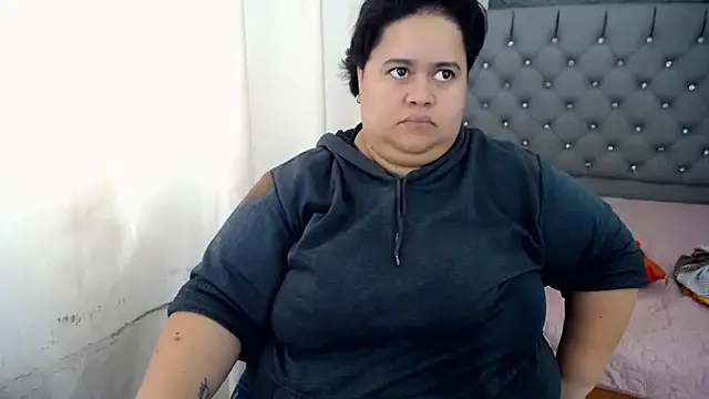 hotlesby4uxxx online show from December 5, 8:00 pm