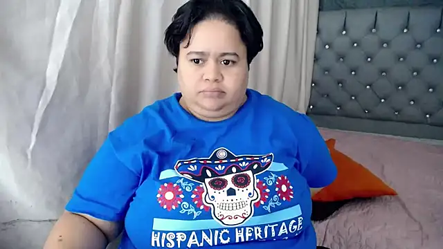 hotlesby4uxxx online show from January 7, 11:14 pm