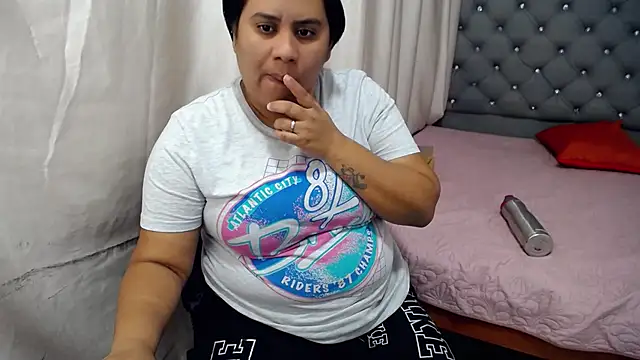 hotlesby4uxxx online show from January 10, 11:08 pm