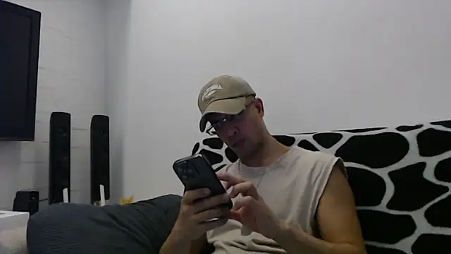 Snapshot of SebastianReiss chatting on October 20, 7:03 pm SebastianReiss online show from October 20, 7:03 pm