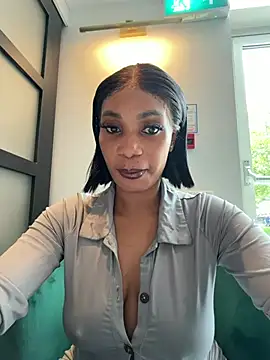 Snapshot of __Nessa__ chatting on June 20, 11:35 am Nessa online show from June 20, 11:35 am