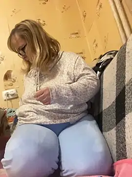 Snapshot of Irina2909@xh chatting on April 23, 11:18 pm Irina2909xh online show from April 23, 11:18 pm