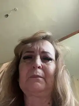 Snapshot of Irina2909@xh chatting on May 16, 12:04 pm Irina2909xh online show from May 16, 12:04 pm