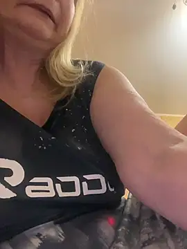 Snapshot of Irina2909@xh chatting on May 25, 1:00 am Irina2909xh online show from May 25, 1:00 am