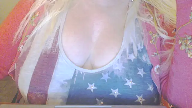 Snapshot of BrittanySheers chatting on November 21, 9:57 pm BrittanySheers online show from November 21, 9:57 pm