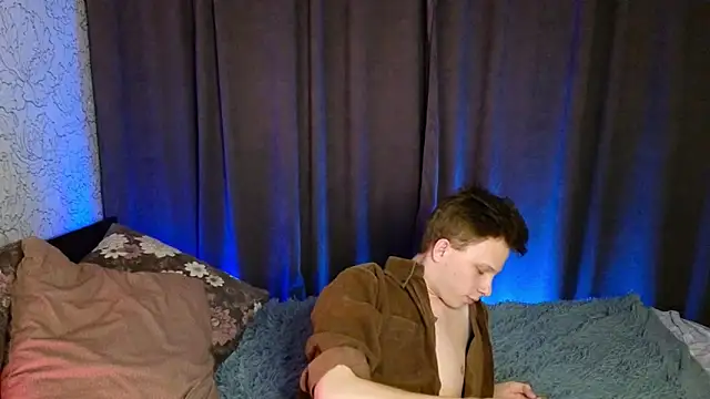 Snapshot of arlekincrop chatting on December 3, 10:18 pm arlekincrop online show from December 3, 10:18 pm