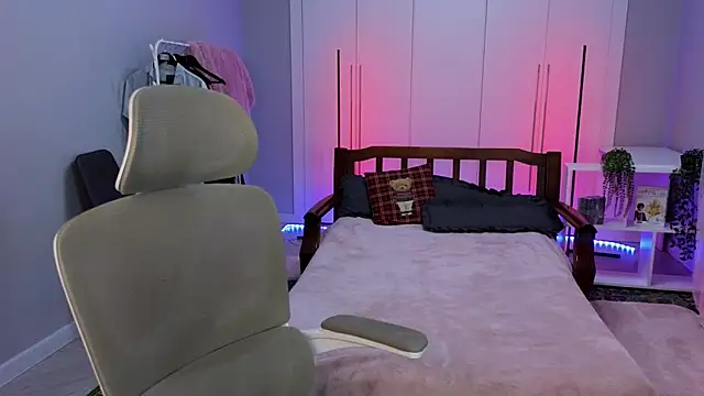 arlekincrop online show from December 4, 3:05 am