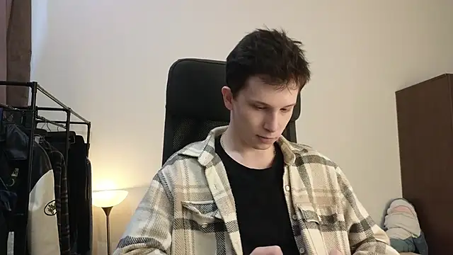 arlekincrop online show from April 18, 5:33 am