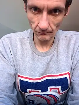 Snapshot of maciej chatting on July 25, 7:39 am maciej online show from July 25, 7:39 am