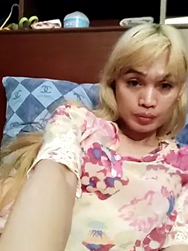QueenSoreal online show from July 12, 8:49 am