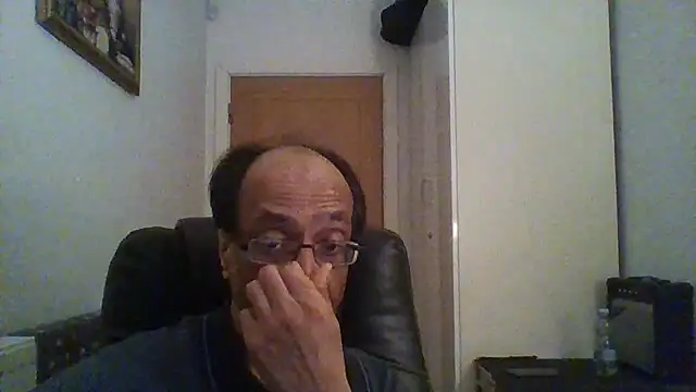 Snapshot of rauncher1 chatting on January 31, 12:50 am rauncher1 online show from January 31, 12:50 am