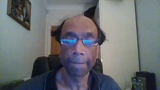 Snapshot of rauncher1 chatting on February 18, 12:26 am rauncher1 online show from February 18, 12:26 am