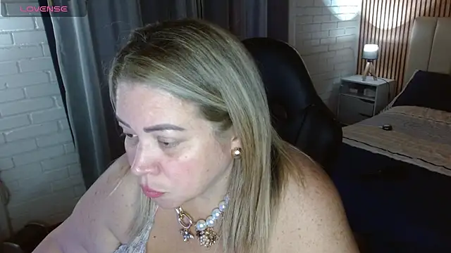 bella savati online show from December 13, 9:31 pm