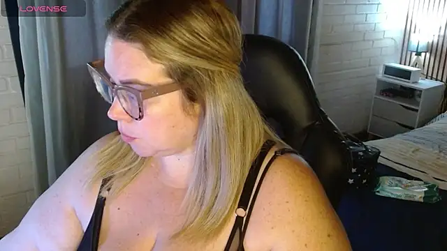 bella savati online show from February 8, 10:13 pm