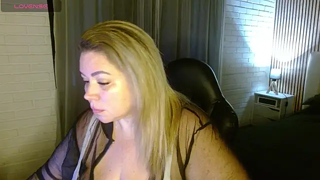 Snapshot of bella_savati chatting on March 10, 10:04 pm bella savati online show from March 10, 10:04 pm