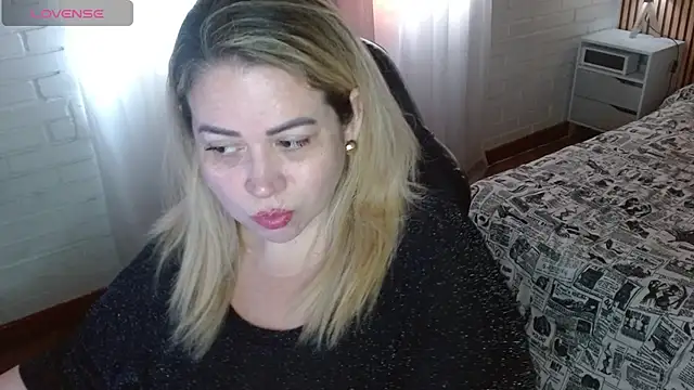 Snapshot of bella_savati chatting on May 23, 4:22 pm bella savati online show from May 23, 4:22 pm